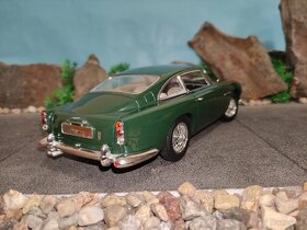 prodám model 1:18 aston martin DB5 autoart - 9