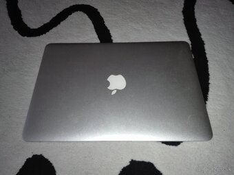 Apple MacBook Air. 13,3“. i5. SSD 256 GB. Nová nabíjačka. - 9