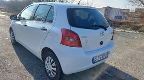 Toyota Yaris 1.0 - 9