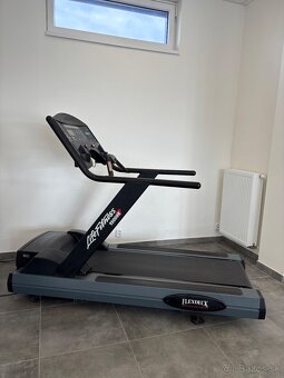 Life Fitness 9500HR - profi běžecký pás - 9