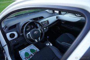 Toyota Yaris Hybrid REZERVOVANÉ - 9