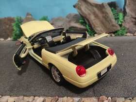 prodám model 1:18 ford thunderbird Cabrio 2000 - 9