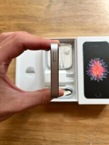 Apple iPhone SE 64GB Space Gray - 9