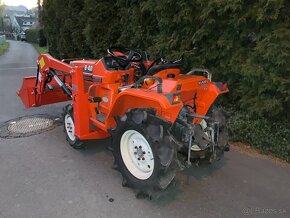 Japonský malotraktor Kubota B-40 s nakladačom - 9