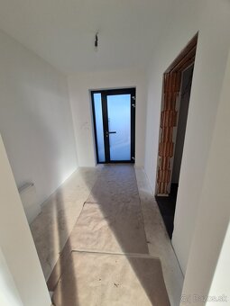 GALANTA-Moderná novostavba rodinného domu 600m² - 9