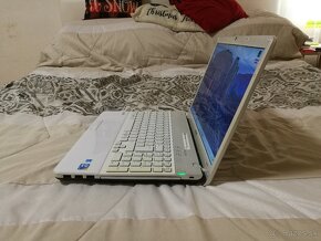 Sony Intel i3 4x2,1 GHz. SSD 256 GB Disk. 15,6". Baterka dob - 9