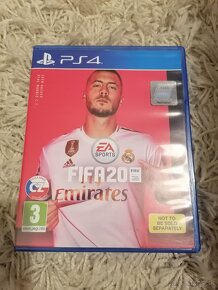 Predám PS4 PRO 1TB + 2 ovládače + 6 hier - 9