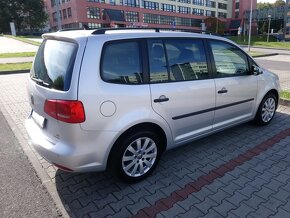 Volkswagen Touran 1.6 TDi DSG - 9