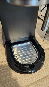 Pákový kávovar Delonghi Dedica EC685.BK + príslušenstvo - 9