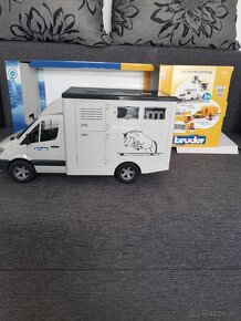 Mercedes karavan pre kone. - 9