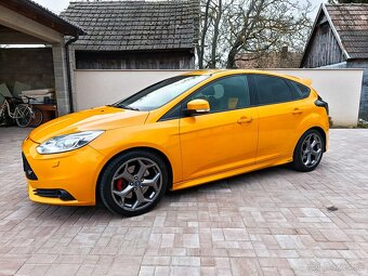 FORD FOCUS ST 2.0i - 9