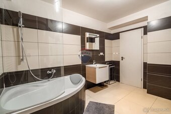 NEPREHLIADNITE ZNÍŽENÁ CENA Luxusný apartmán v komplexe LU - 9