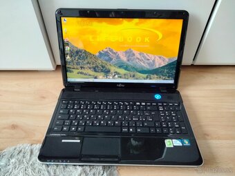 15,6" Fujitsu Lifebook / 120gb ssd / 4gb ram / Windows 7 - 9