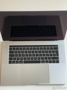 MacBook Pro 15 touchbar (2019) i7 6-jadro, 16GBram, 256GBssd - 9