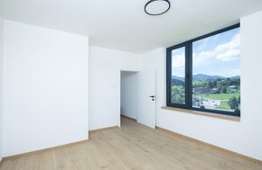 Luxusný 3 - izbový byt so strešnou terasou v novostavbe - 9