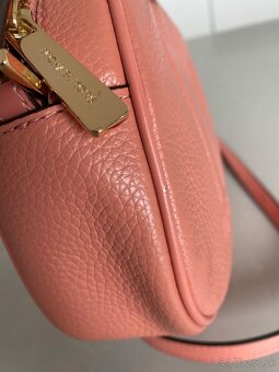 Michael Kors kožená crossbody kabelka - 9