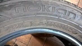 ZIMNÉ 225/60 R17 4 ks NOKIAN 6-7 mm a  4 ks BRIDGESTONE 6 mm - 9